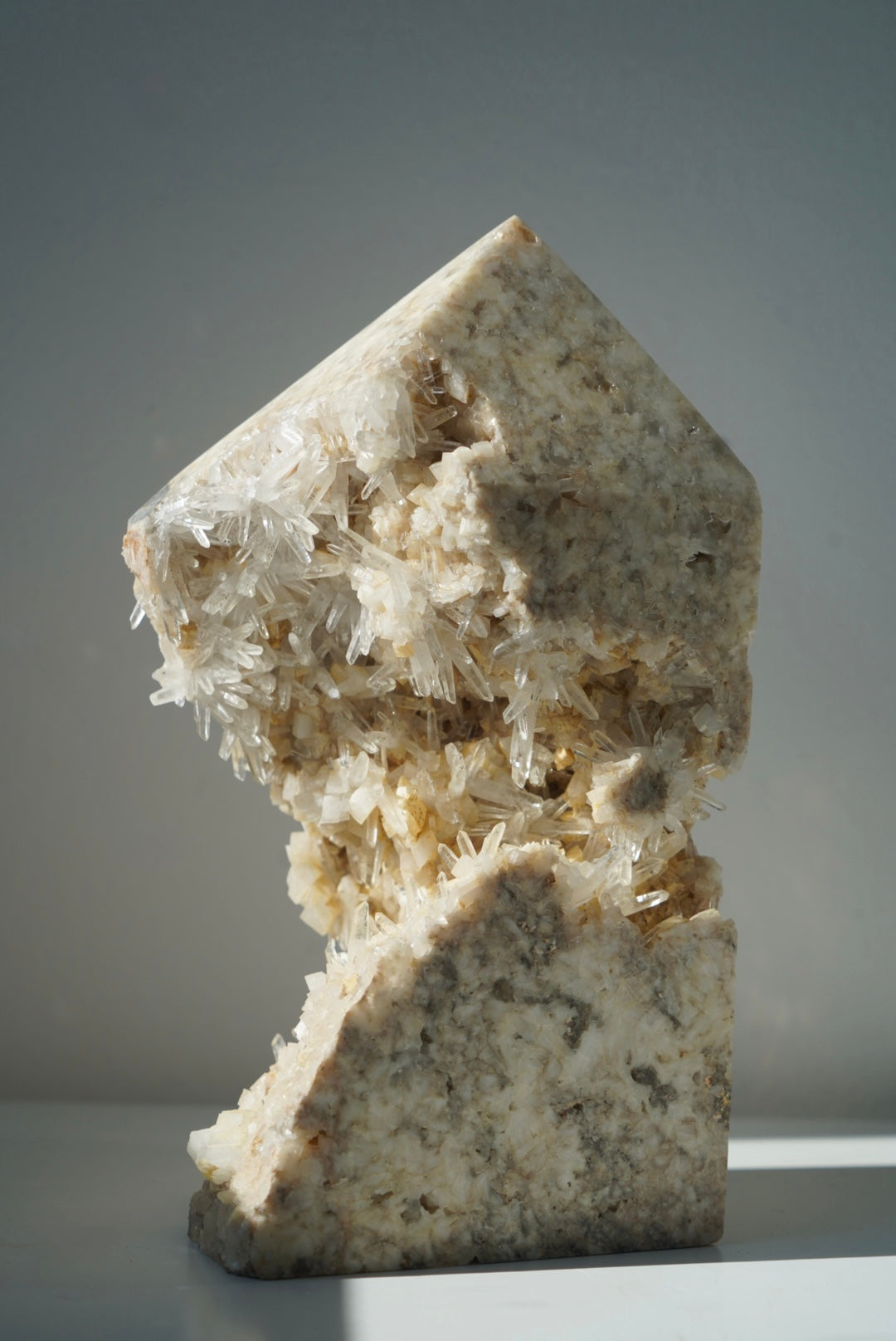 2.8kg Needle Quartz Tower